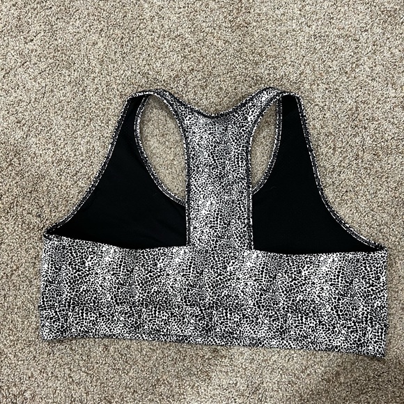 GAP Fit T-back Sports Bra - Picture 2 of 4